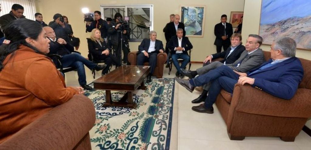 Natalia Sarapura, Mario Fiad, Silvia Giacoppo, Carlos Haquim, Gaspar Santillán y Jorge Rizzotti, junto al senador Pichetto y el gobernador Morales, en la primera reunión de la jornada.