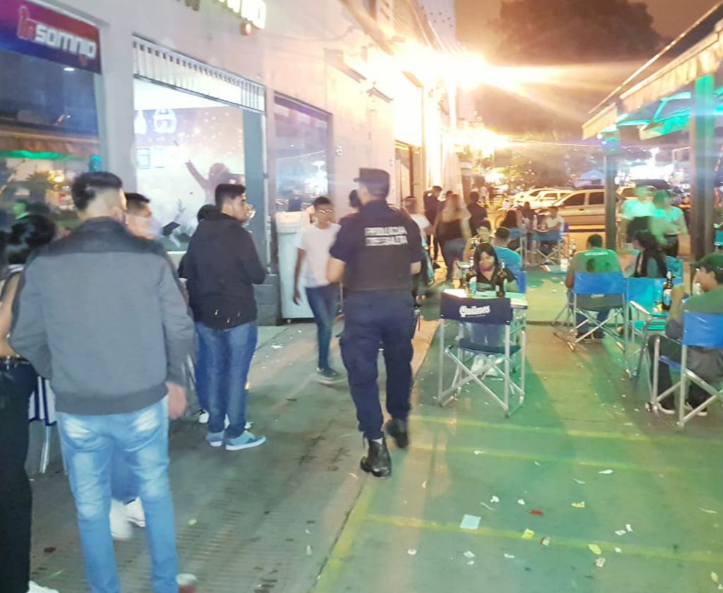Durante el fin de semana la Policía clausuró 11 fiestas clandestinas.