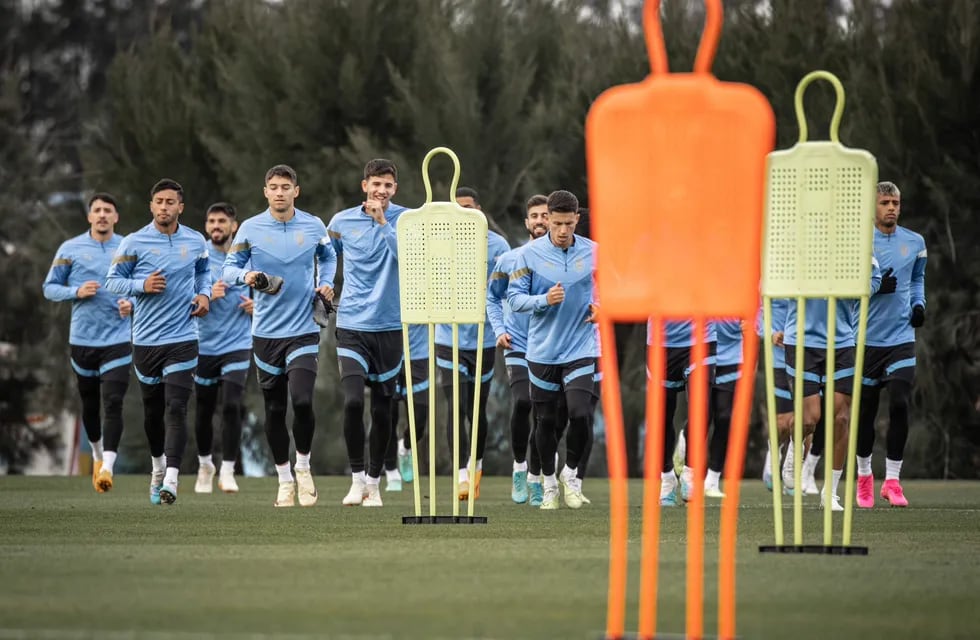 La selección uruguaya se prepara para enfrentar a la Argentina. Foto: AUF