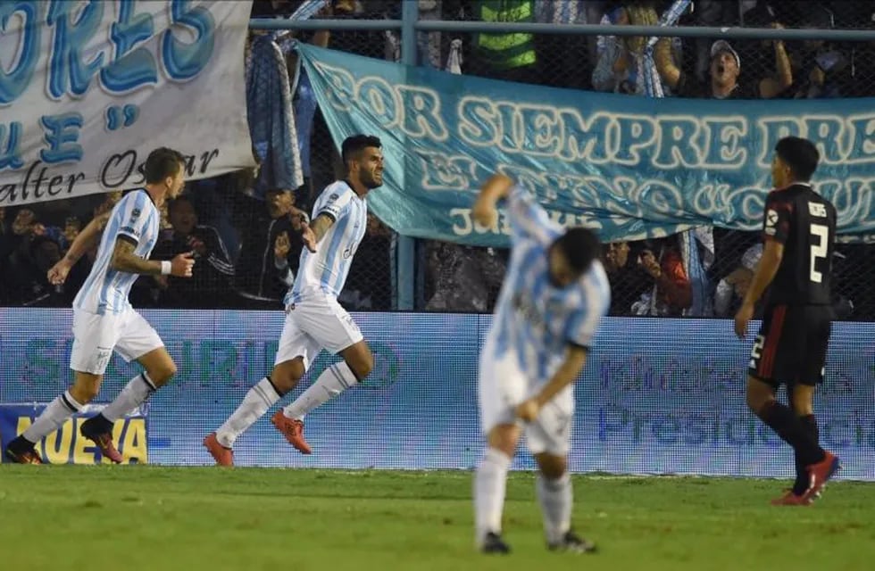 Atlético de Tucumán le ganó 3-0 a River