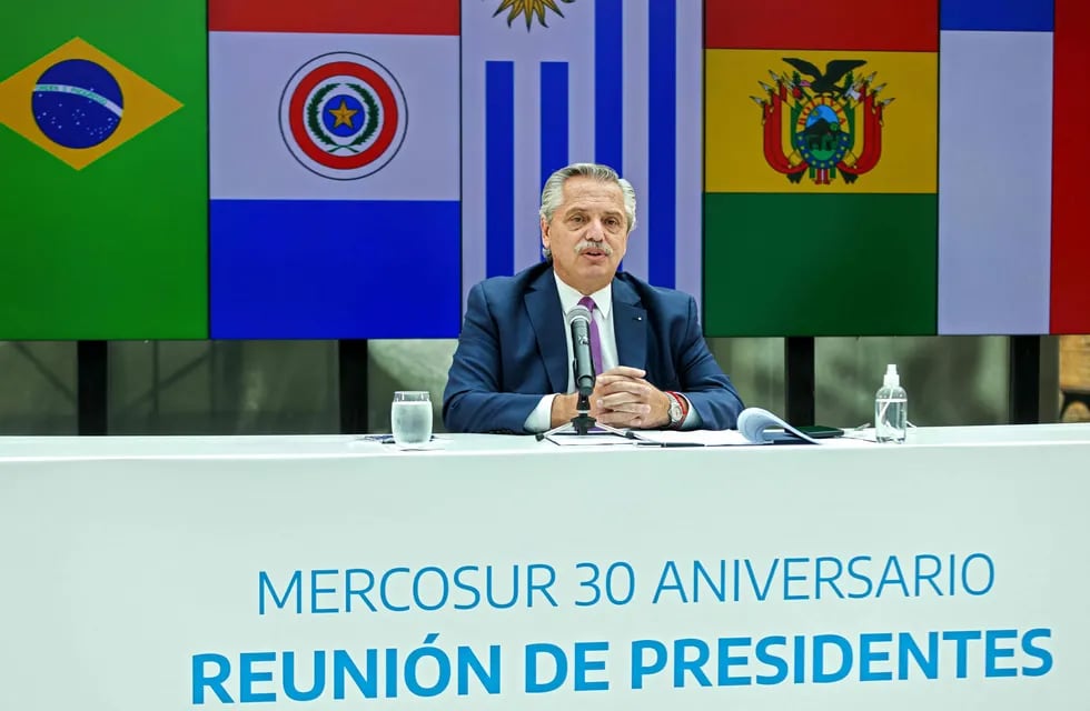 El presidente Alberto Fernández brindó un discurso durante la reunión por el 30° aniversario de la creación del Mercosur. (ESTEBAN COLLAZO / Presidencia / AFP)