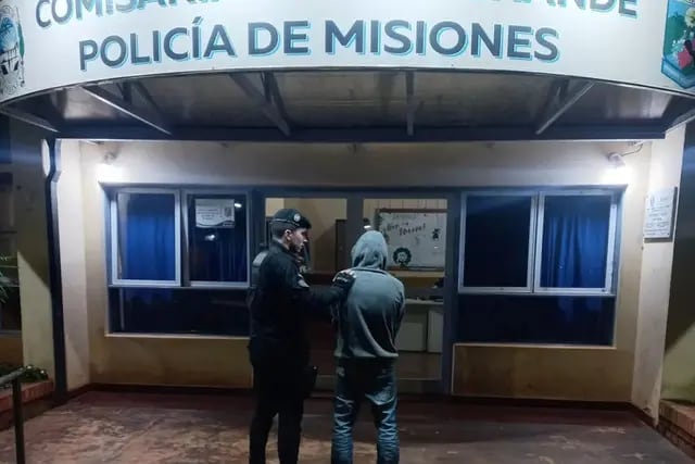 Detienen a un hombre por conducir ebrio tras atropellar un cartel en Campo Grande