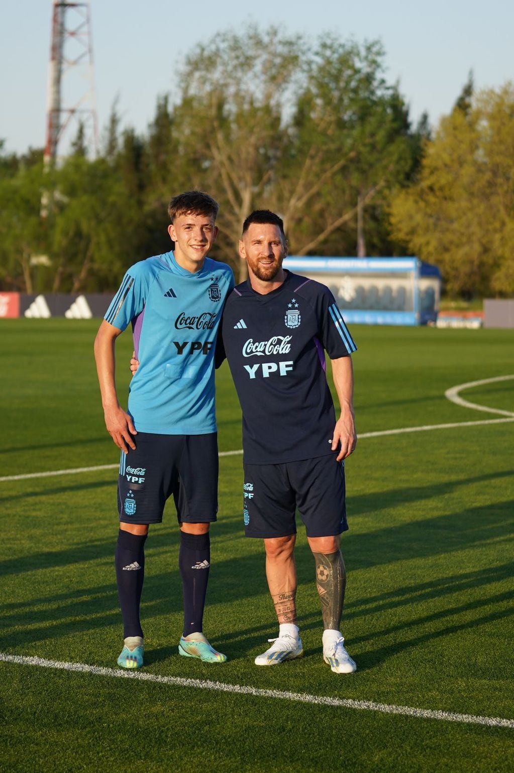 Gustavo Albarracín Las Varillas junto a Messi