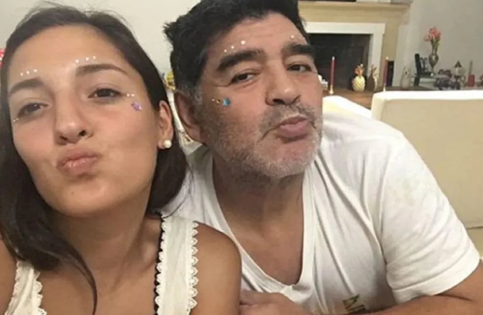 Diego y Jana Maradona mantienen una buena relación de padre e hija.