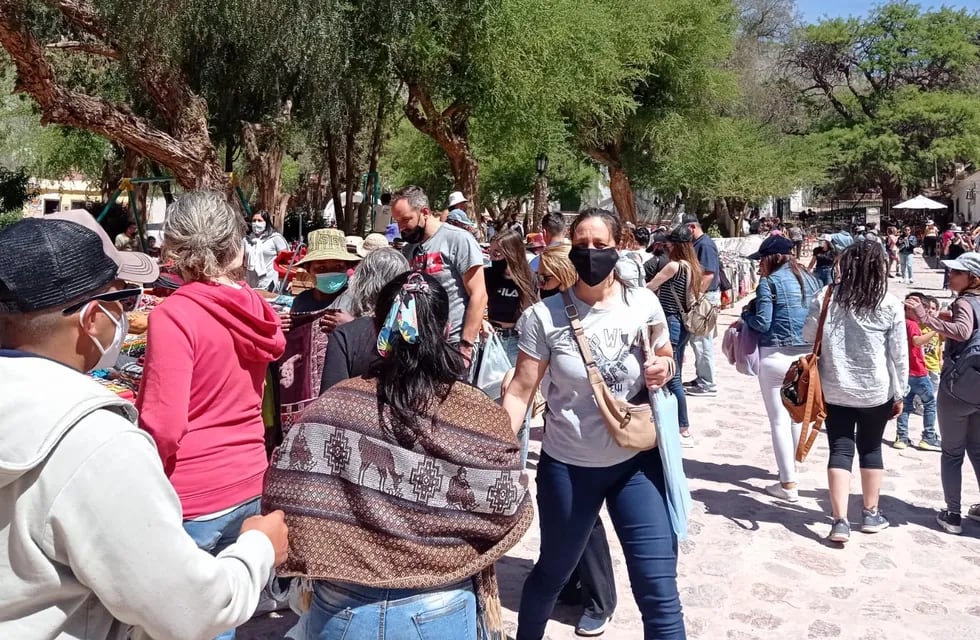 Visitantes de todo el país coparon los pueblos de la Quebrada de Humahuaca durante este fin de semana largo.
