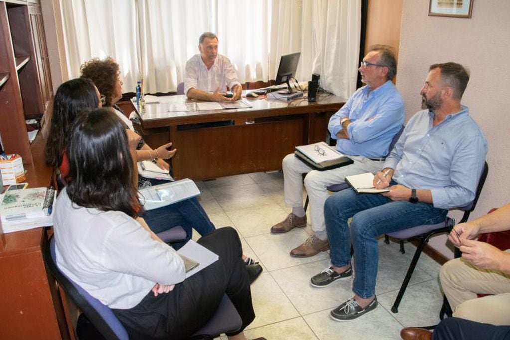 El Ministro Daniel Costamagna también se reunió con funcionarios municipales (Prensa Municipalidad de Rafaela)