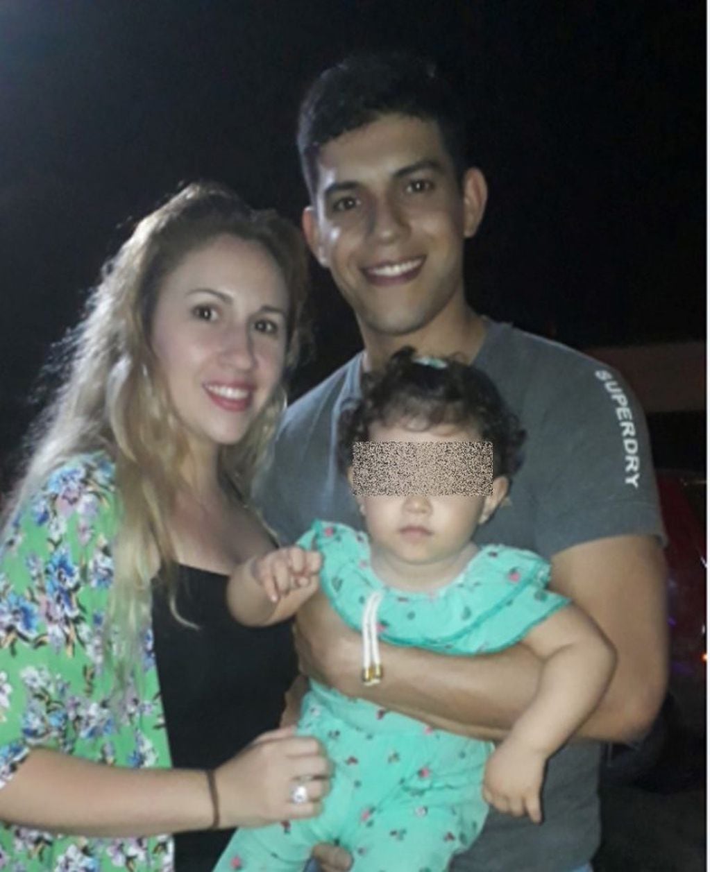 Gustavo junto a Marcela, su mujer; y la pequeña hija que tienen en común. (Foto: Marcela Velazco)