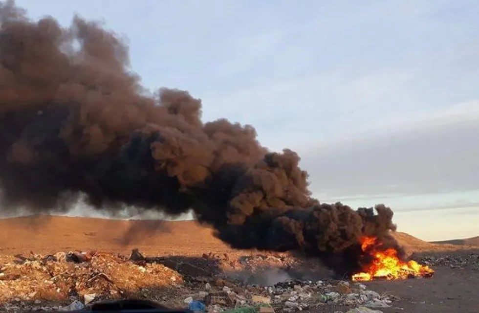 Denuncian quema ilegal de basura en Perito Moreno