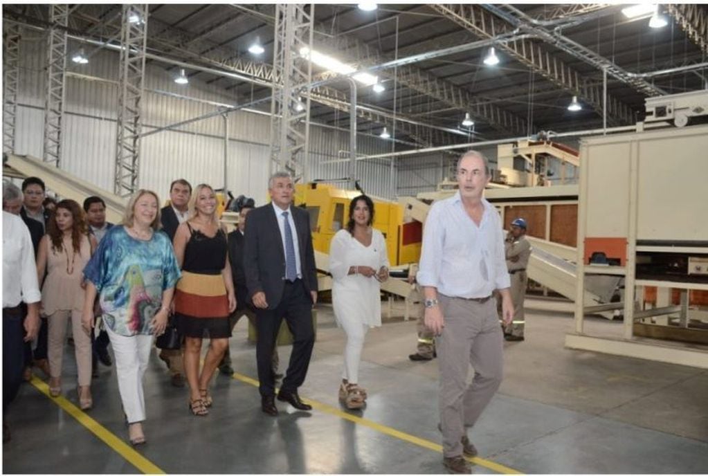 El Gobernador asistió al acto de inicio de la nueva campaña de acopio en la Cooperativa de Tabacaleros de Jujuy en Ciudad Perico, oportunidad en la que se inauguró la “Planta Picadura”.