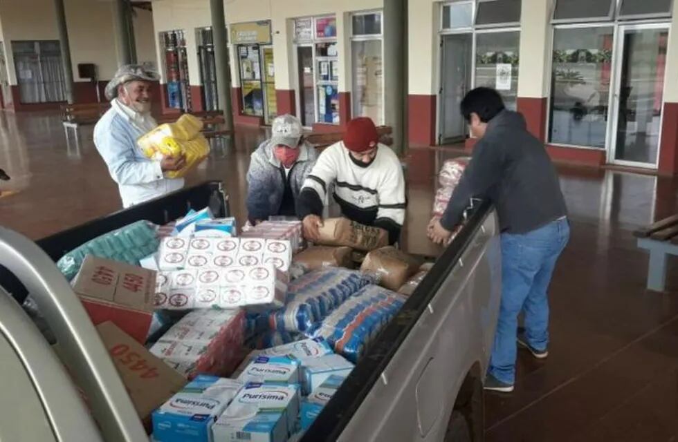 La municipalidad de Wanda entrega mercadería a tareferos en carácter de subsidio