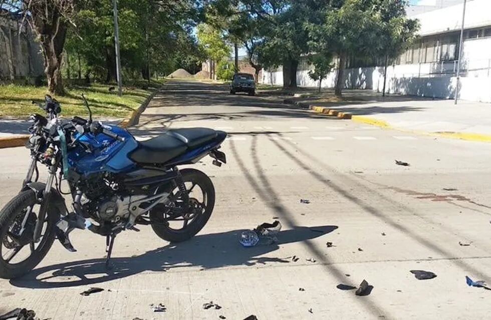 Grave accidente entre una moto y un auto en zona noroeste (Rosario 3)