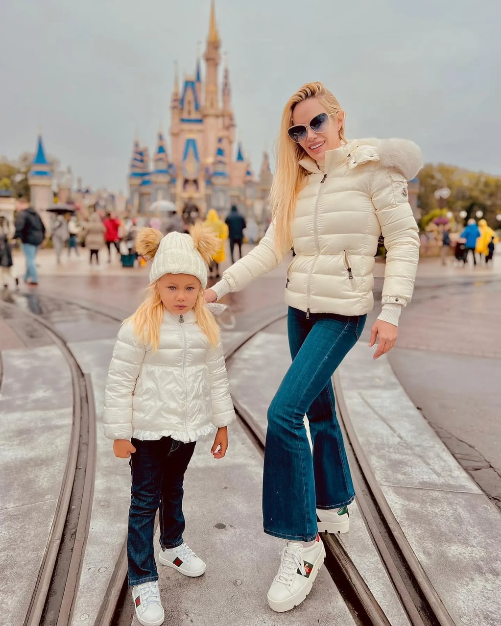 Luciana Salazar junto a su hija, Matilda Salazar.