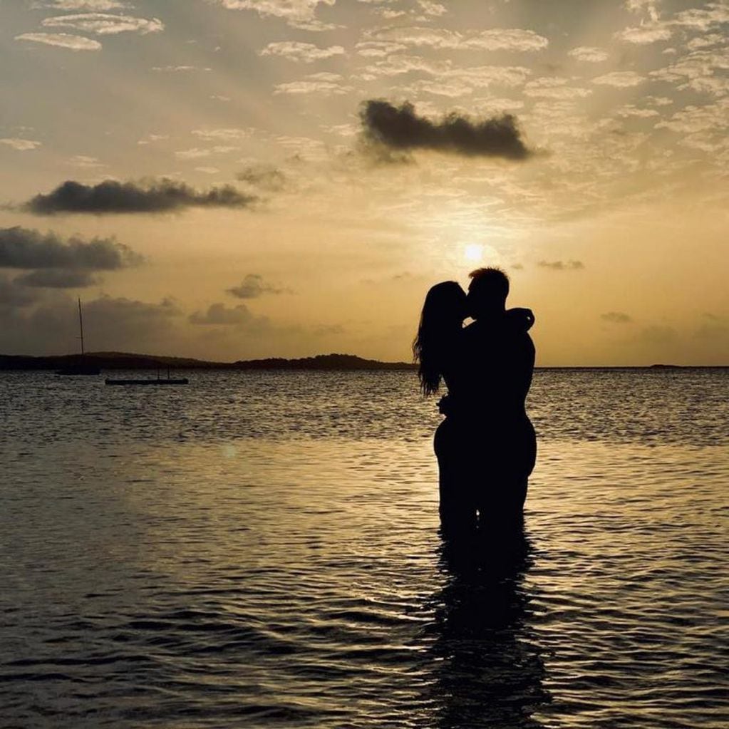 La pareja compartió un encuentro romántico en Antigua y Barbuda. (@antonelaroccuzzo)