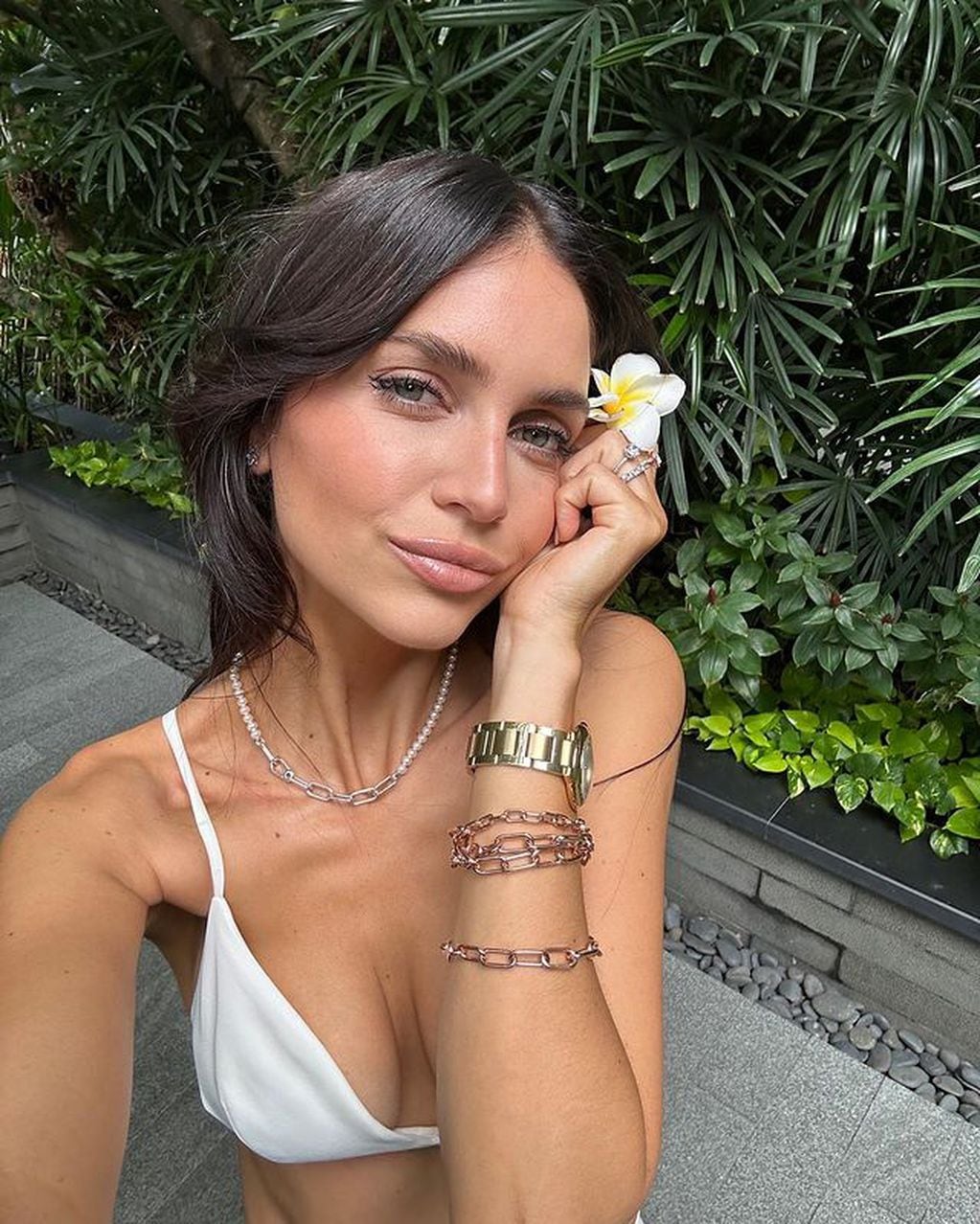 Zaira Nara encandiló Instagram con su total white desde Tailandia en las primeras horas del día