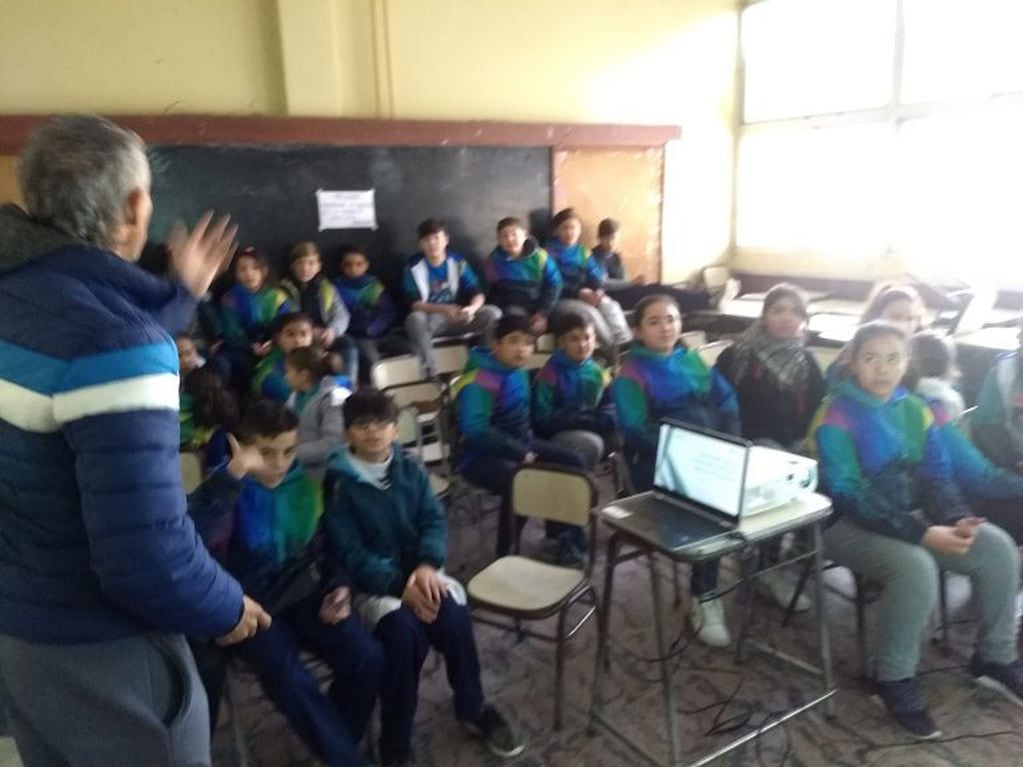 Alumnos de la escuela Comandante Espora participando de los talleres de prevención de enfermedades, Alta Gracia.