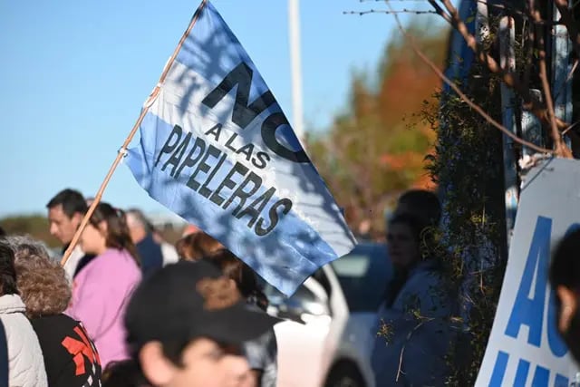 Gualeguaychú realizó la vigésima Marcha al Puente Internacional en contra la pastera UPM-Botnia