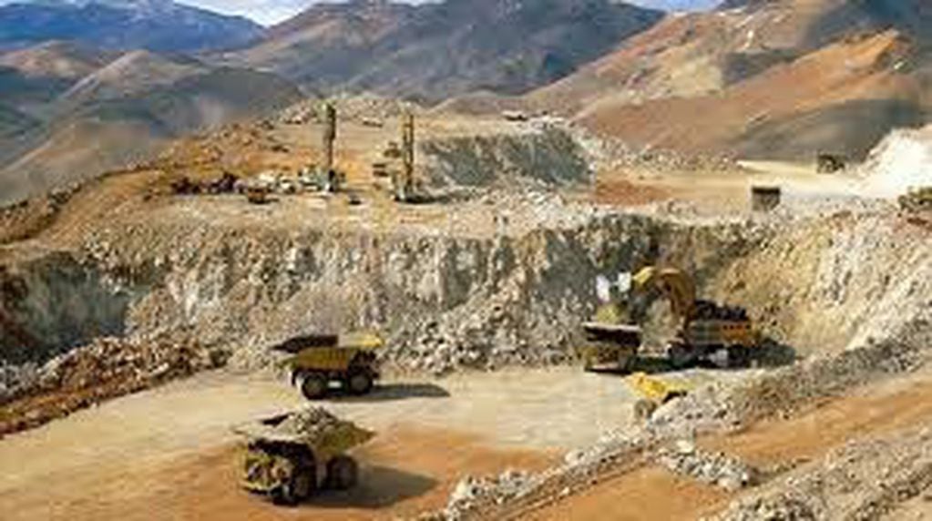 Veladero es la mina más grande de San Juan y la que más empleados tiene. Produce oro.