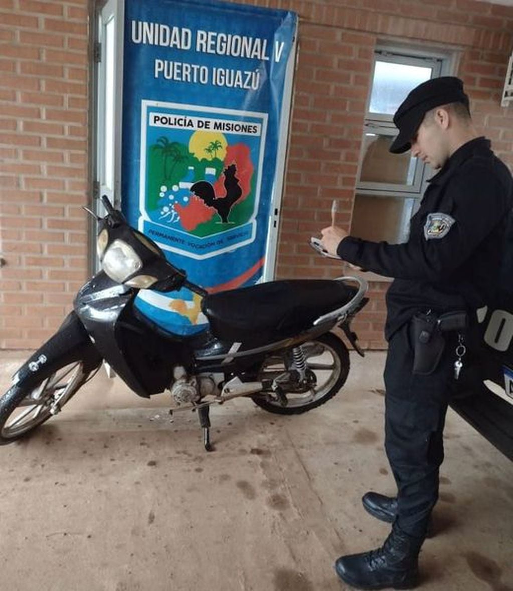 Puerto Esperanza: recuperan una motocicleta robada.