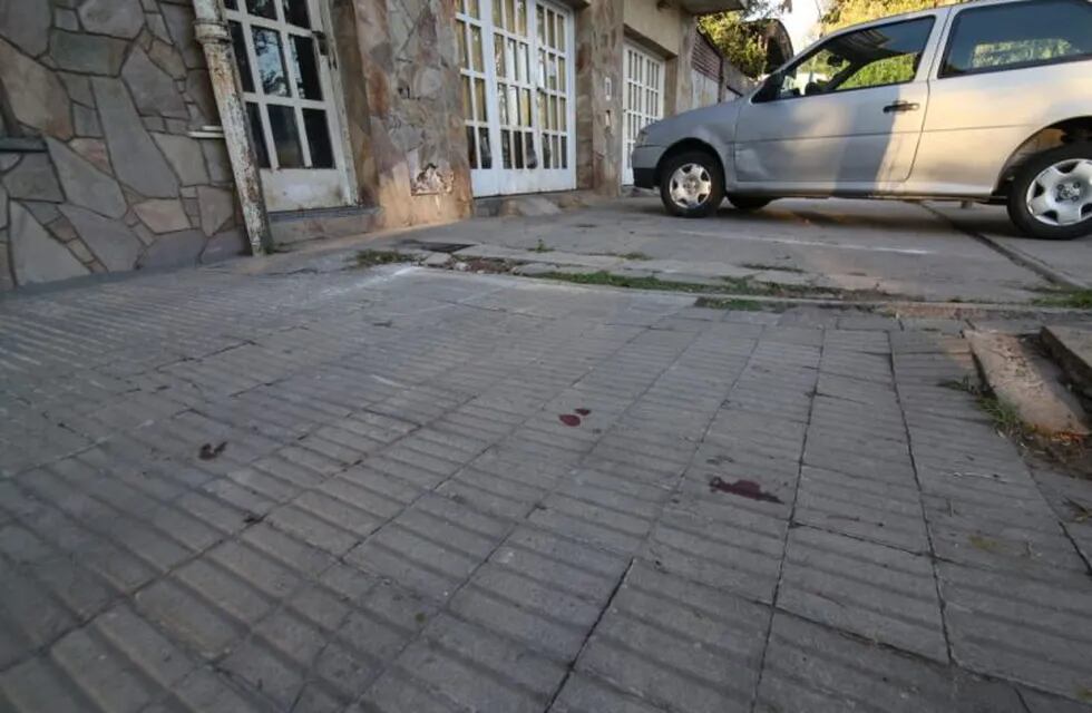 El chofer fue baleado frente a una vivienda ubicada sobre Casilda al 2000. (Juan José García)