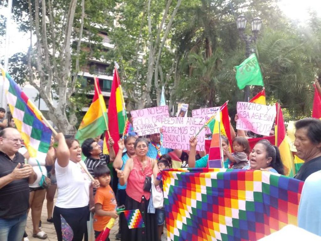 Asamblea popular en apoyo a Evo Morales en Rosario. (@PPS_Partido)