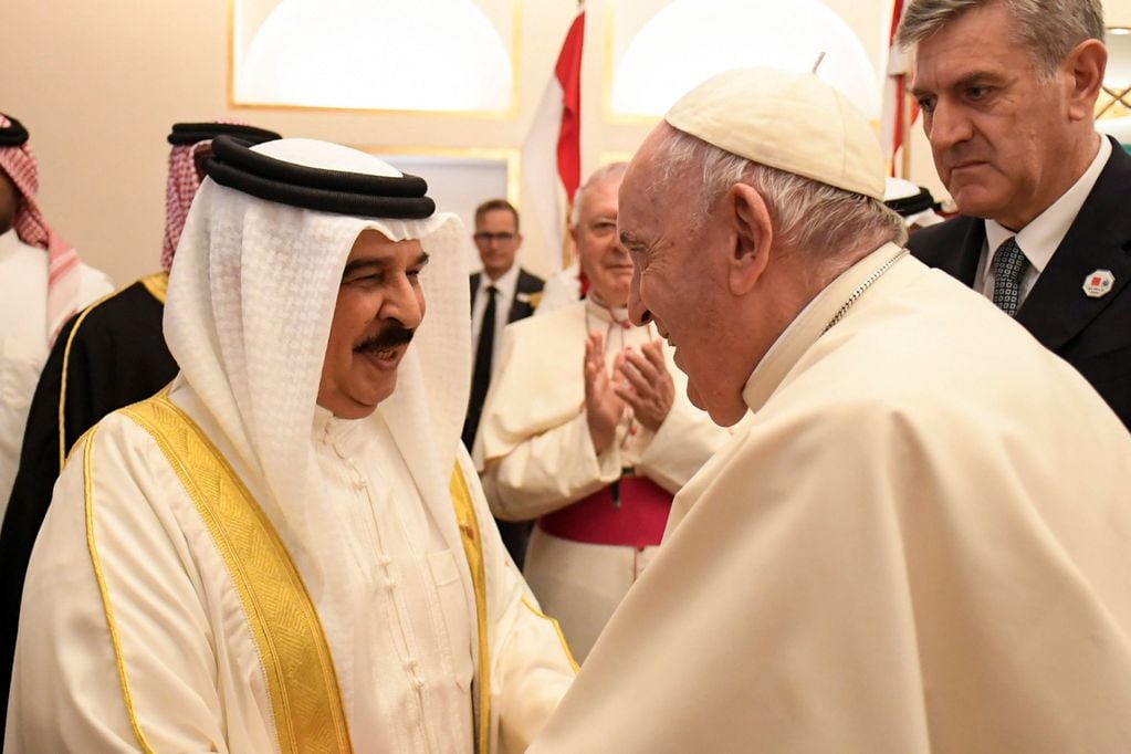 El Rey Hamad bin Isa Al Khalifa se reunió con el Papa Francisco en Manama.