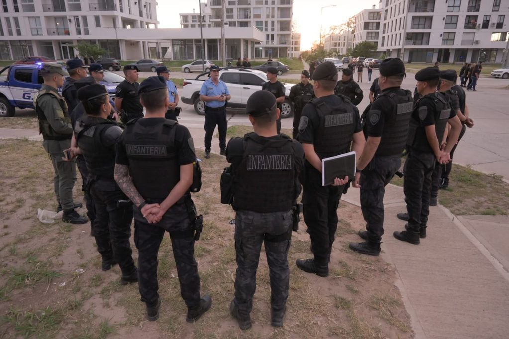 Megaoperativo de la Policía en las Villa El Nylon, Los Galpones y barrio Marqués Anexo. (Policía de Córdoba)