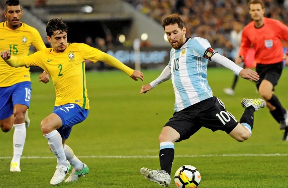 Messi y el sueu00f1o argentino de llegar al Mundial, a un au00f1o del inicio de la Copa del Mundo de Rusia 2018.