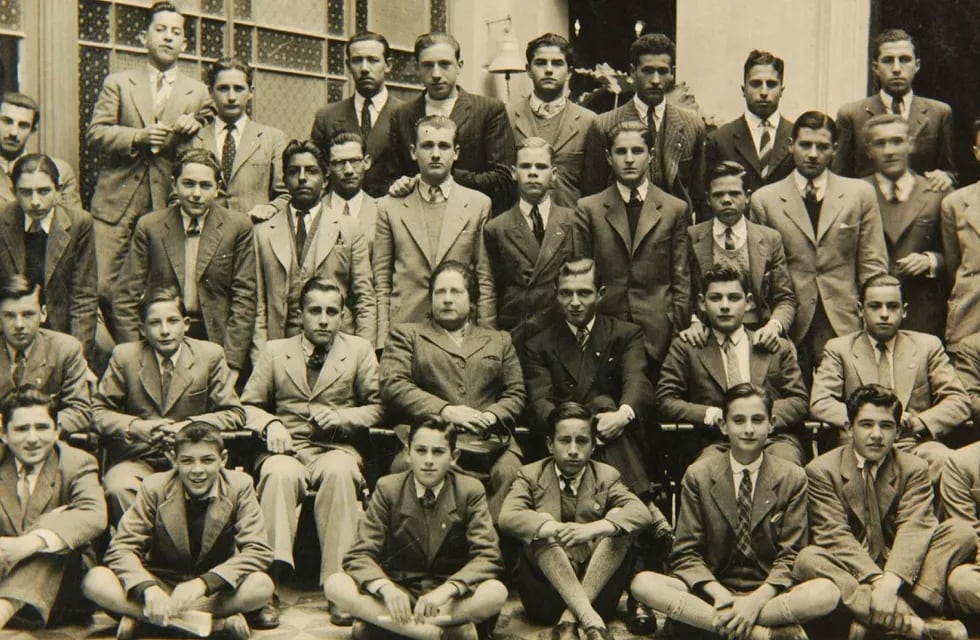 Alumnos del Colegio Nacional Deán Funes, de Nueva Córdoba, en 1943.