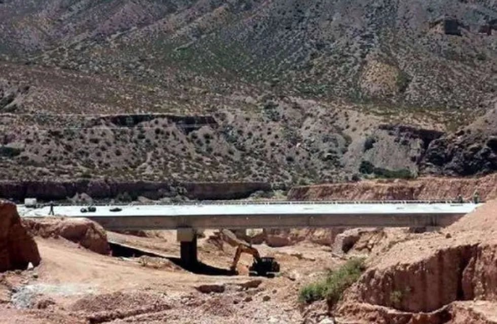 Quedó habilitado el nuevo puente sobre arroyo El Tigre en la ruta 7 que une Potrerillos y Uspallata.