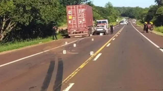 Leandro N. Alem: un automóvil colisionó contra un camión y dejó un saldo de un fallecido