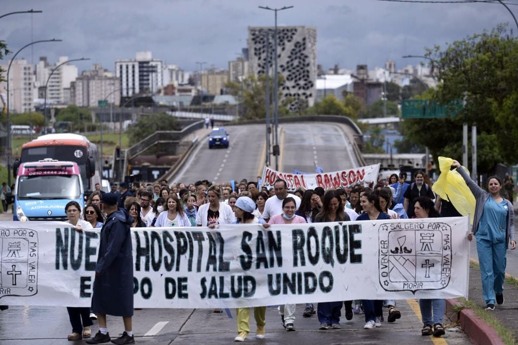 Protesta de médicos y de personal de salud en el Polo Sanitario. (Ramiro Pereyra / La Voz)