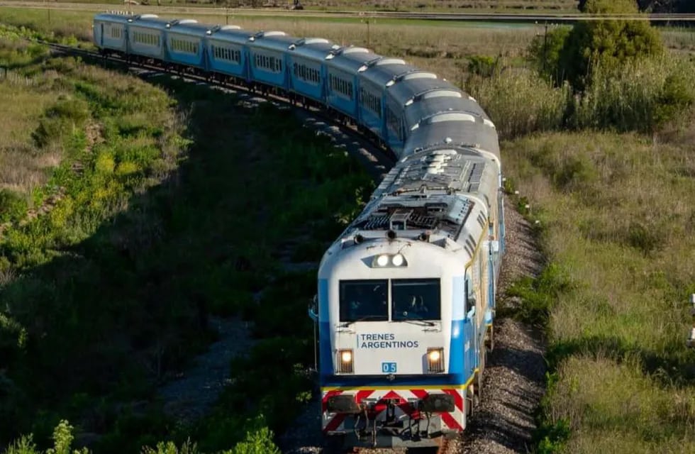 El tren que une Rosario y Cañada de Gómez tendría su prueba piloto en diciembre (Trenes Argentinos).