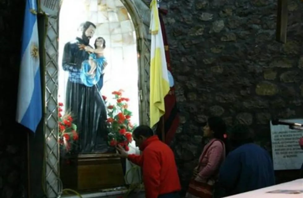 Fieles celebran a San Cayetano en Salta (web)
