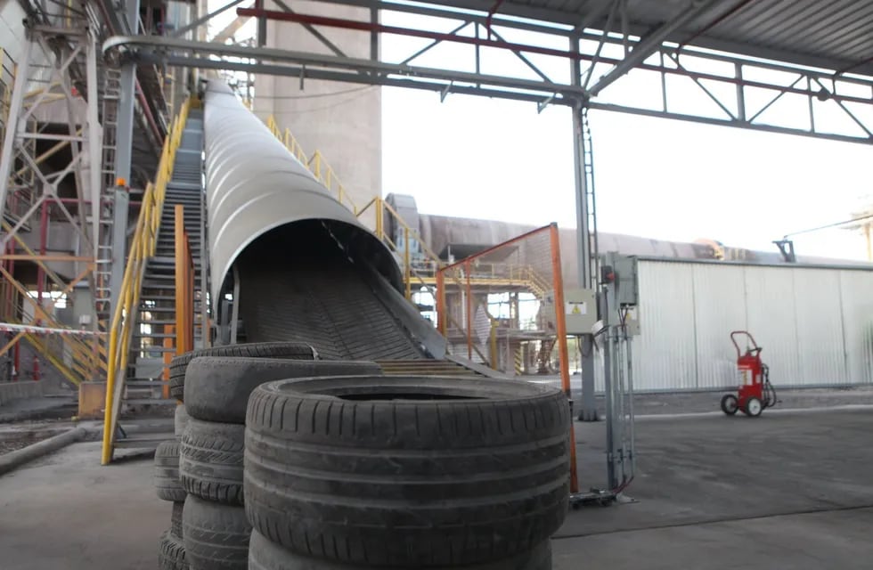 Mendoza recicló casi 2 mil toneladas de neumáticos desechados para proteger el medio ambiente y la salud pública.