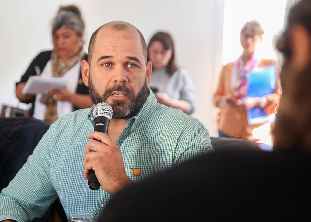 Ministro Jefe de Gabinete, Agustín Tita, en su exposición ante las y los Legisladores provinciales