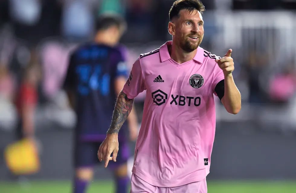 El argentino Lionel Messi, del Inter Miami, festeja un tanto ante Charlotte, el vieres 11 de agosto de 2023, en Fort Lauderdale, Florida (AP Foto/Michael Laughlin)