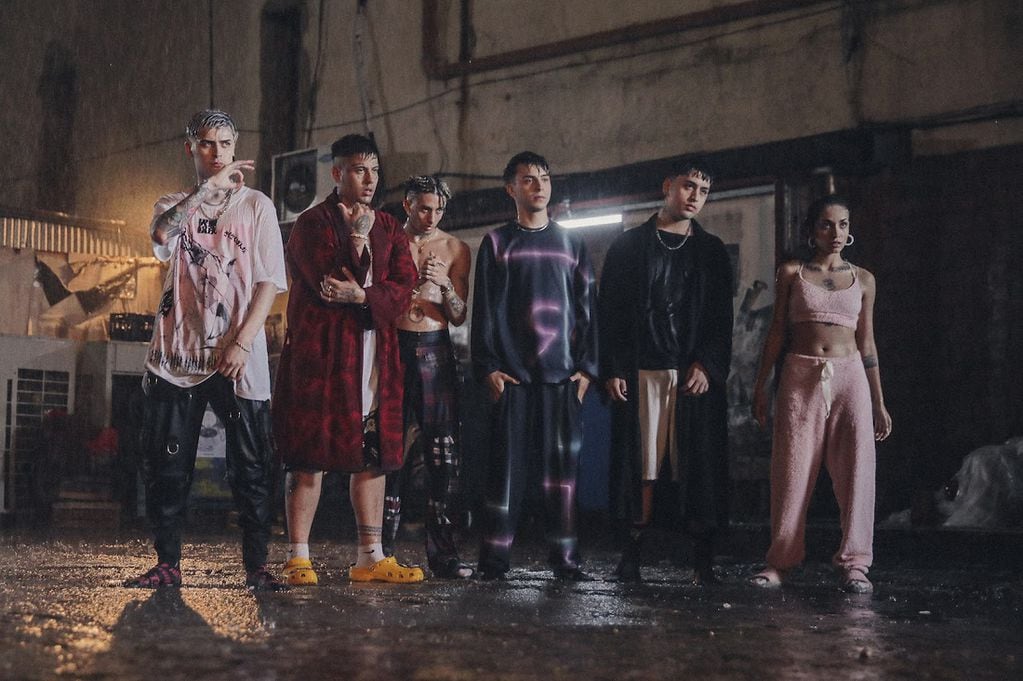 Lit Killah, Duki, Khea, Rusherking, Tiago PZK y María Becerra en el video de "Además de mí Remix". (Gentileza prensa).