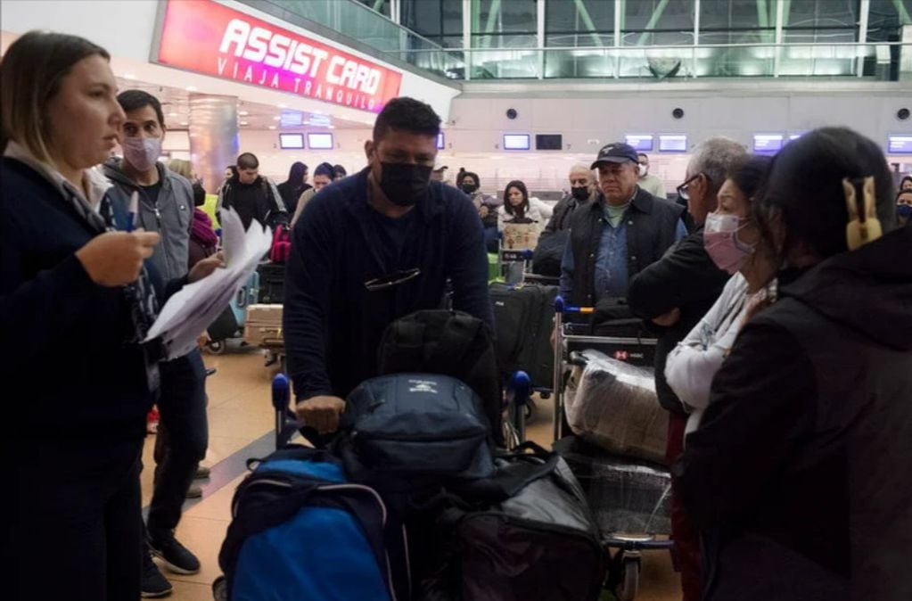 Más de 200 pasajeros quedaron varados tras el desvío del avión que venía de Venezuela.