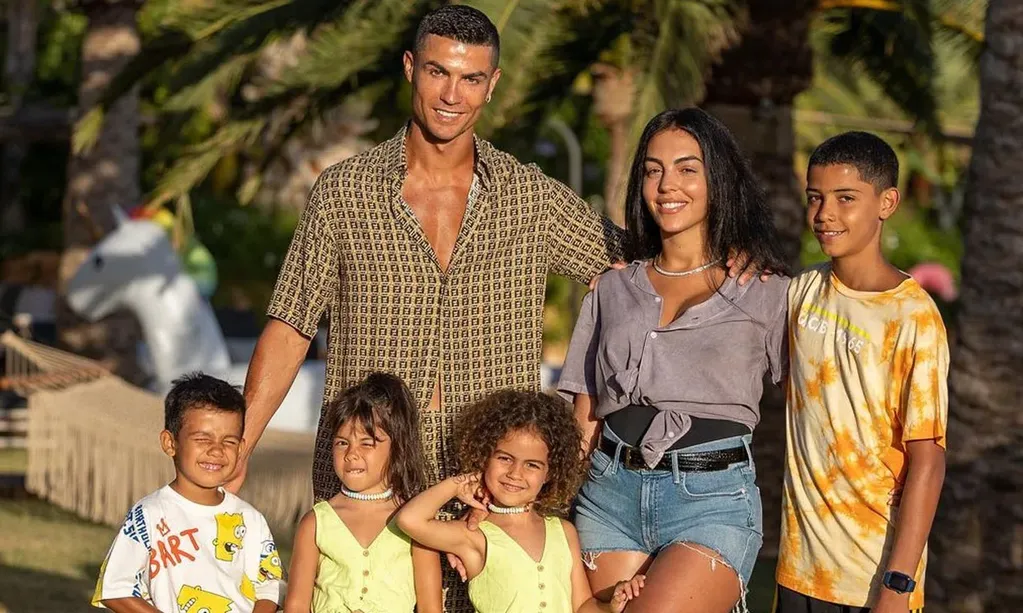Cristiano Ronaldo y Georgina Rodríguez junto a su familia