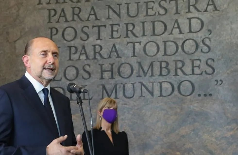 Perotti conmemoró el 1° de Mayo en el Museo de la Constitución (Prensa Gobernación)