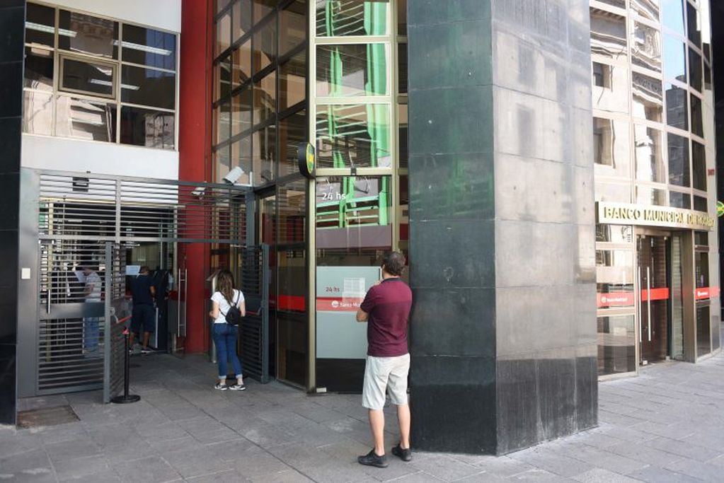 Operativo de ordenamiento y limpieza por reapertura de bancos (Municipalidad de Rosario)