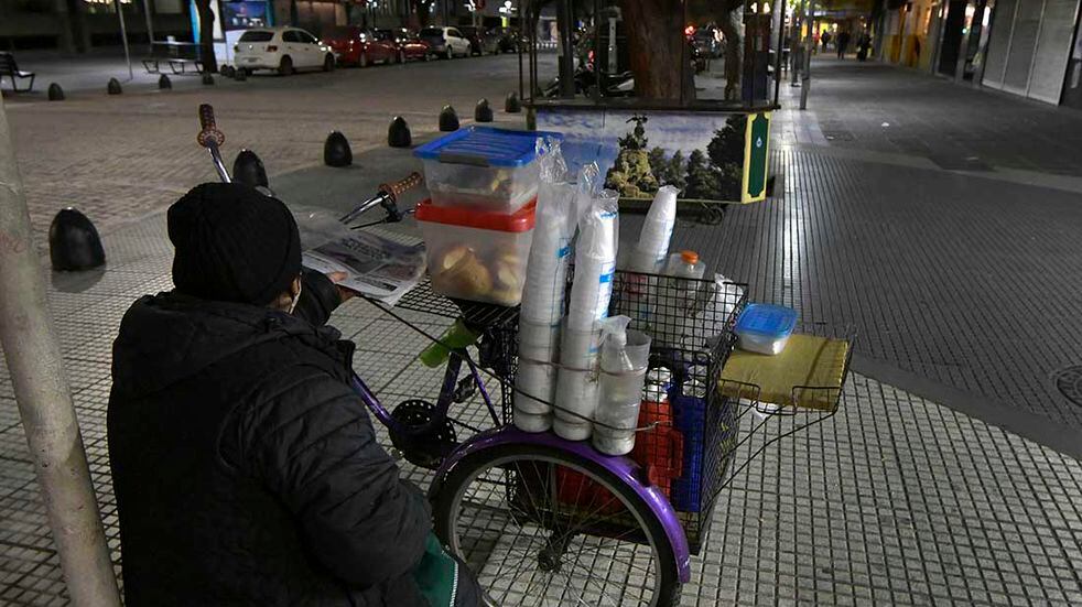 El comerciante ambulante trabaja en el centro de Mendoza- Imagen ilustrativa.