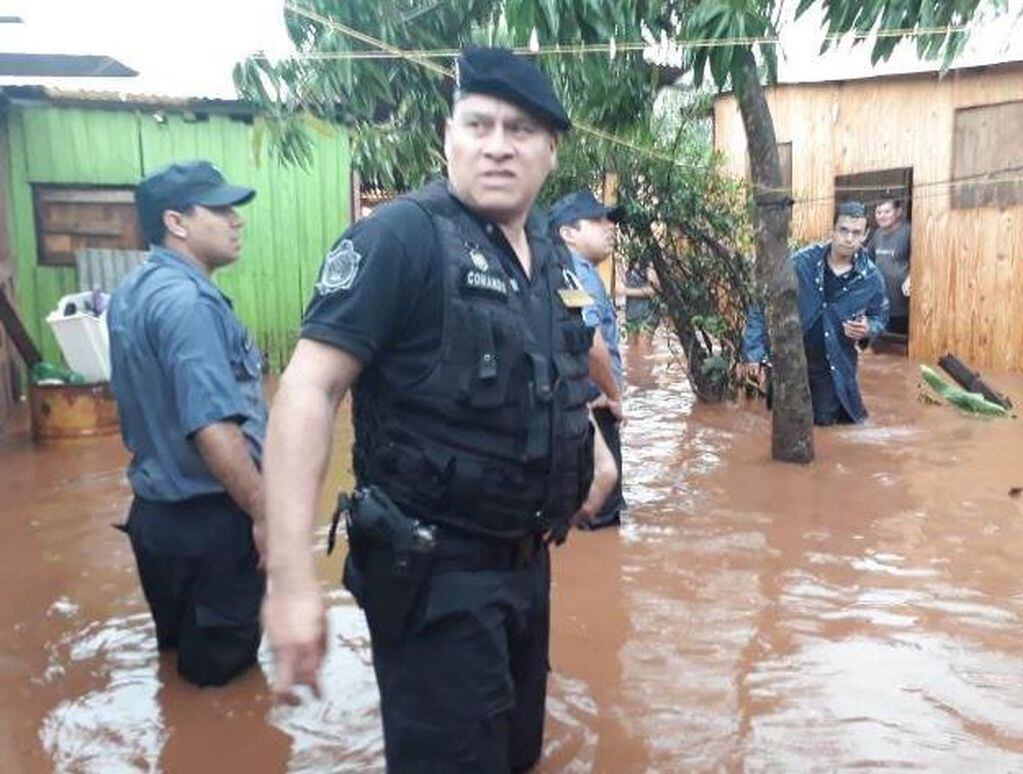Asistencia por las inundaciones en Posadas. (Foto: Misiones Online)