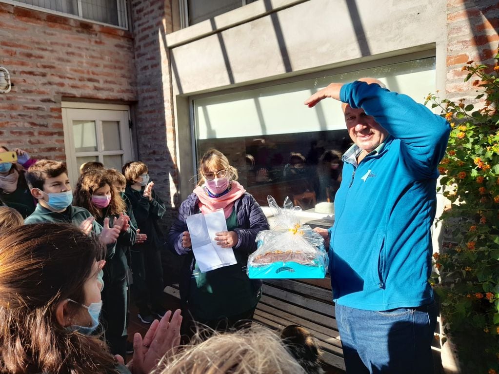 Alumnos del Jesús Adolescente sorprendieron a Veteranos de Malvinas con un desayuno