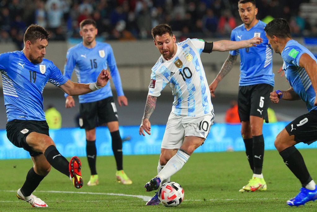 Lionel Messi, en el encuentro contra Uruguay.  (@Tatofotografías)