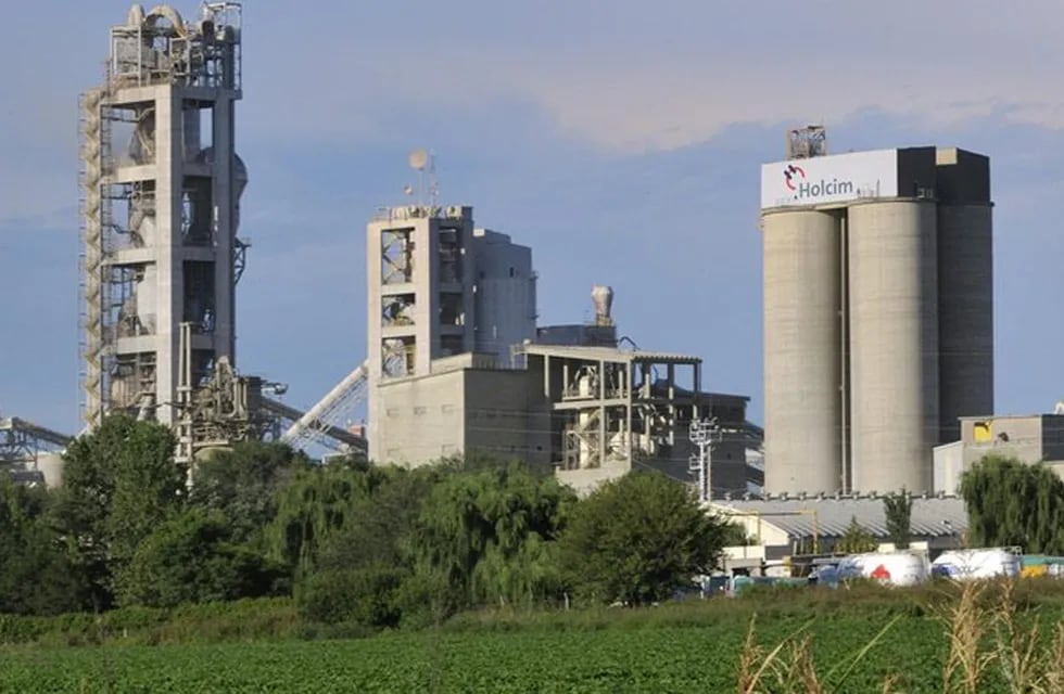 Holcim Argentina cierra la fábrica de cemento de Yocsina.