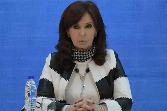 Cristina Kirchner contra Javier Milei: “El programa del Gobierno además de trucho es insostenible”