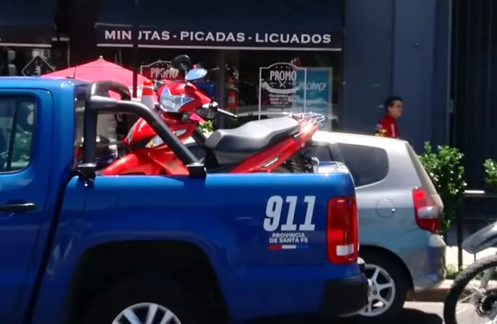 La Policía de Santa Fe detuvo a un presunto motochorro frente a la Terminal de Ómnibus de Rosario. (TN)