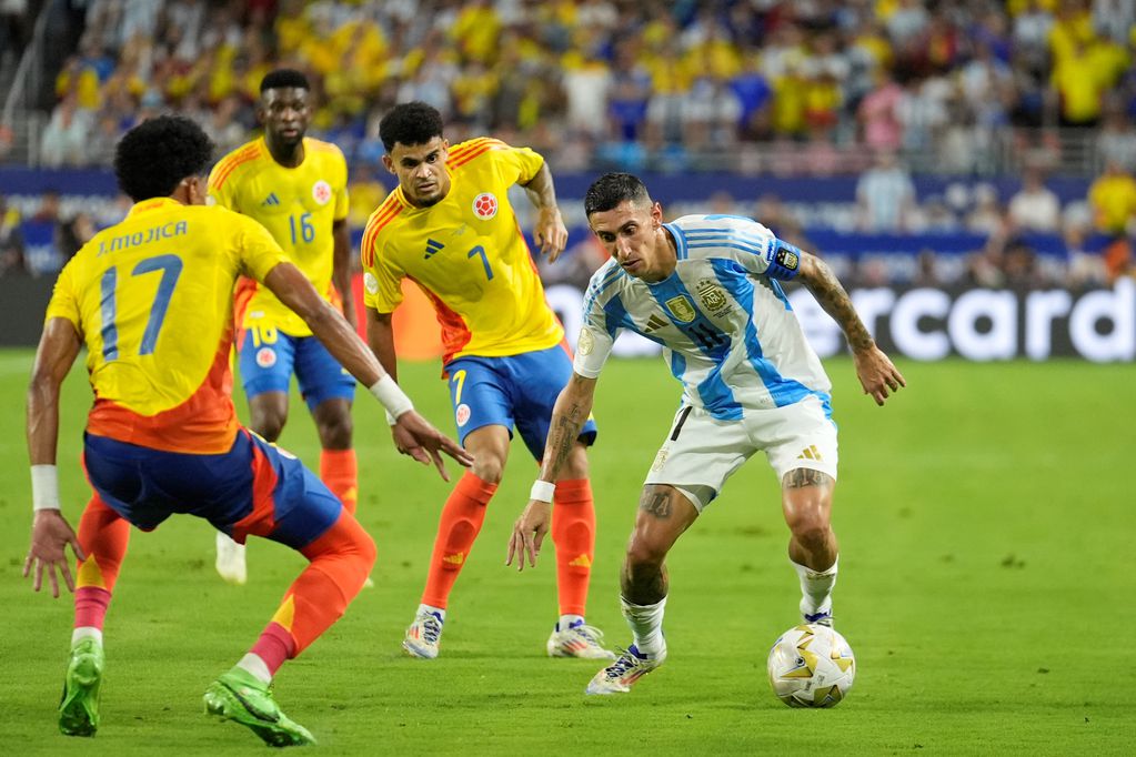 El segundo tiempo de Argentina y Colombia (AP)