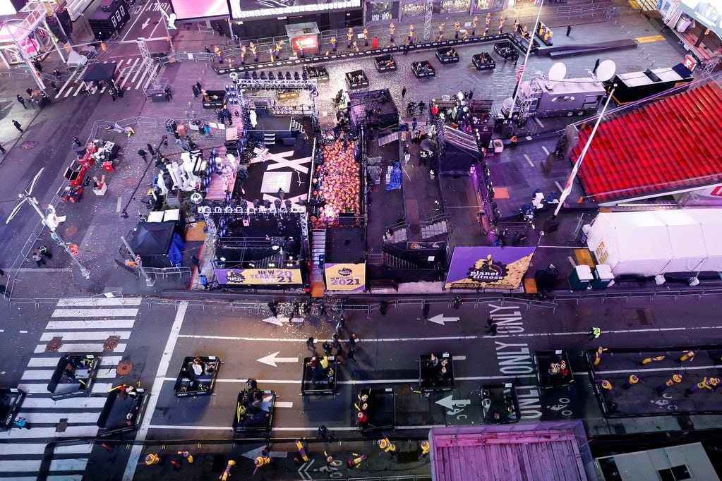 Festejos atípicos en Times Square para recibir el 2021.